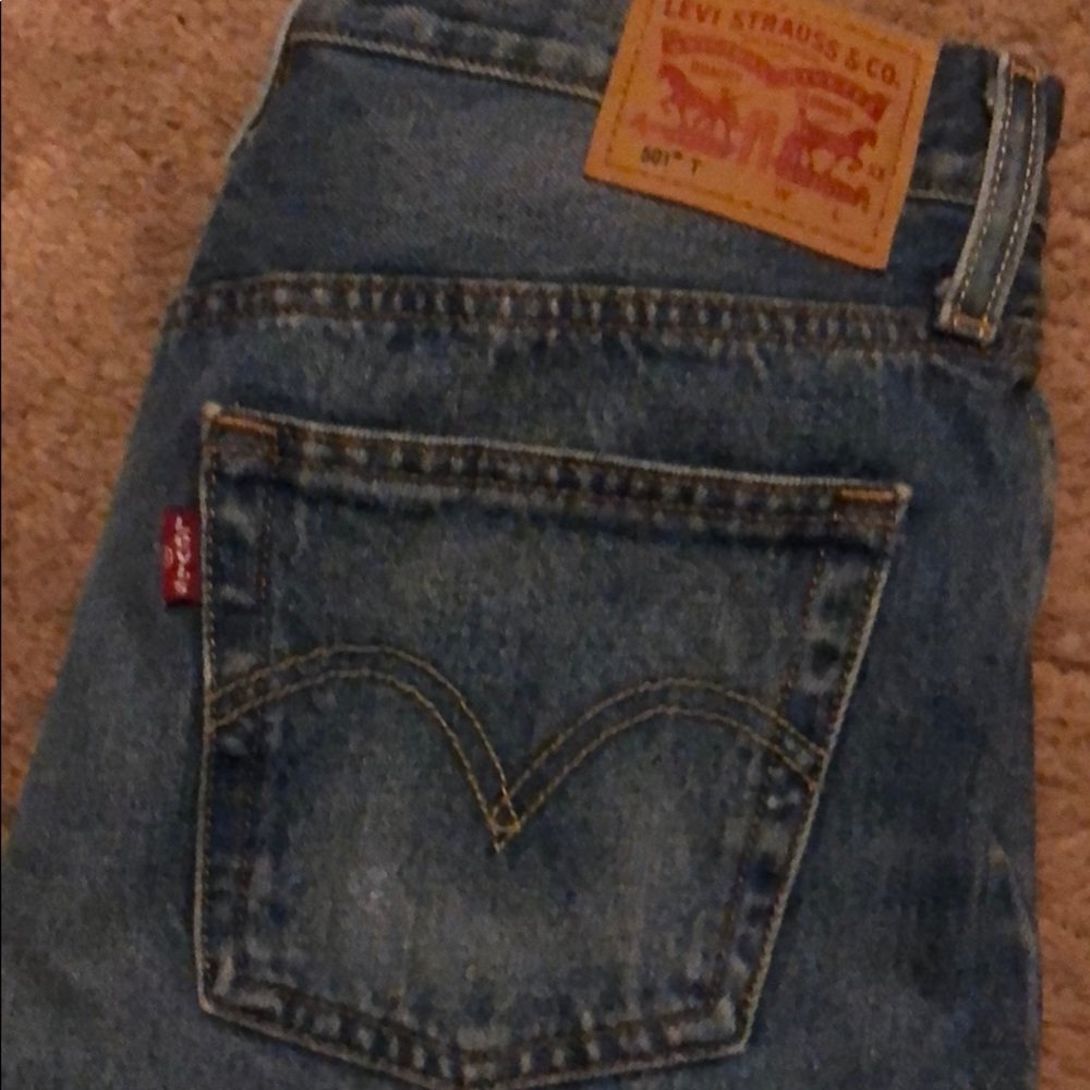 Levi’s relax fit rolled bottom